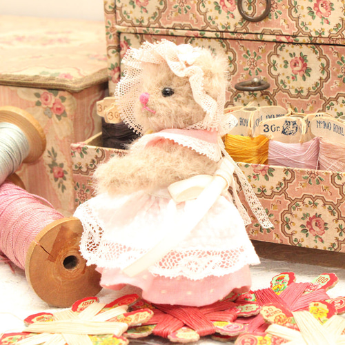ハンドメイド テディベアアンテロープディストレスモヘアライトベージュ Amazon.co.jp: TeddyTales リナベア ハンドメイド ぬいぐるみ
