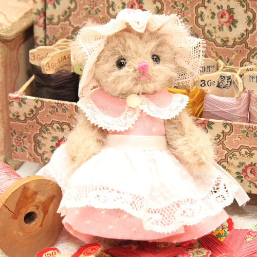 ＊テディベア ピンクベージュ＊手のひらサイズ ホワイトデーや卒業ギフト、母の日におすすめ。イニシャル入り