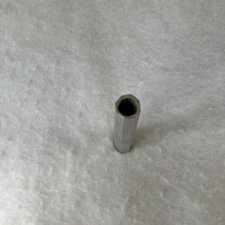 錫製　一輪挿し　八角柱　彫刻刀仕上げ 7枚目の画像