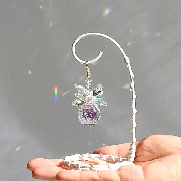 ずっと眺めていたいオーロラカラー　手のひらサイズ置き型サンキャッチャー　気軽に飾れる　卓上　ひんやり　ギフト 3枚目の画像