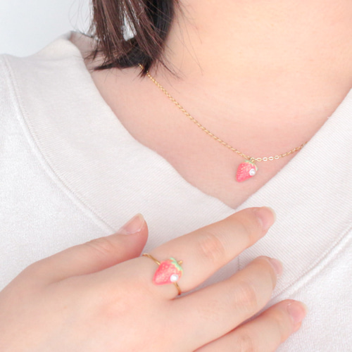 リング「ホワイトストロベリー＆パール」 いちご 苺 パール ハンドメイド 指輪 リング「ホワイトストロベリー＆パール」 いちご 苺 パール