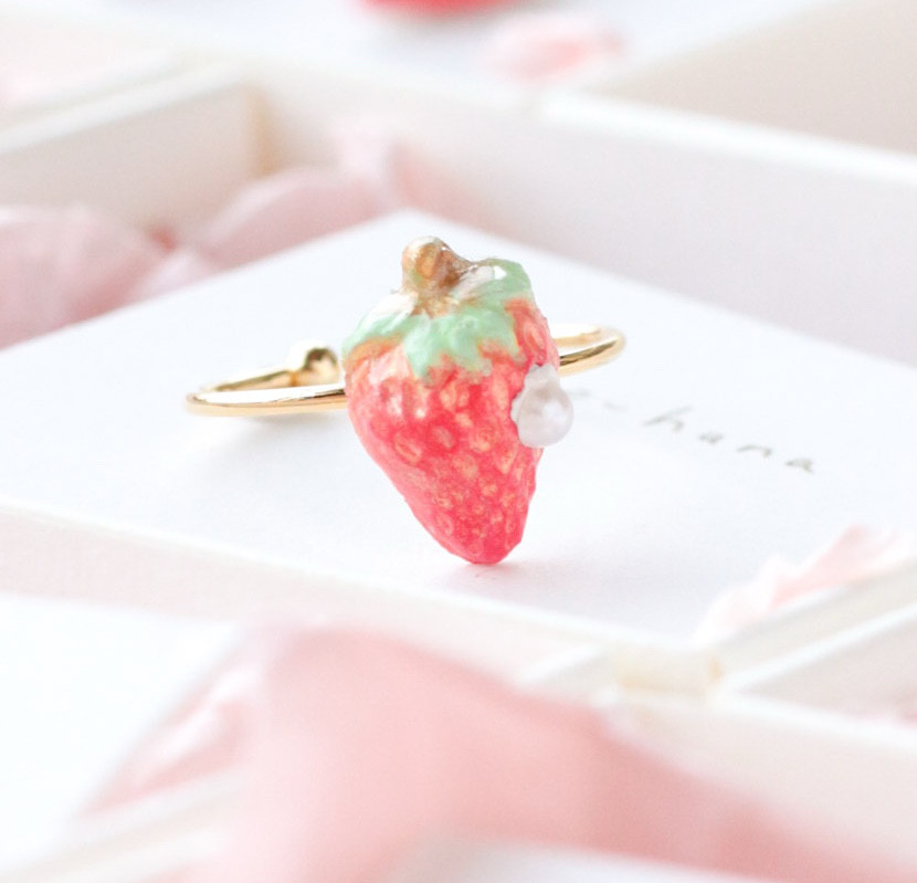 リング「ホワイトストロベリー＆パール」 いちご 苺 パール ハンドメイド 指輪 リング「ホワイトストロベリー＆パール」 いちご 指輪 パール ハンドメイド 苺