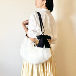 ⚮̈ミナペルホネン sulka white ネリオバッグ スルカ あおり巾着バッグ