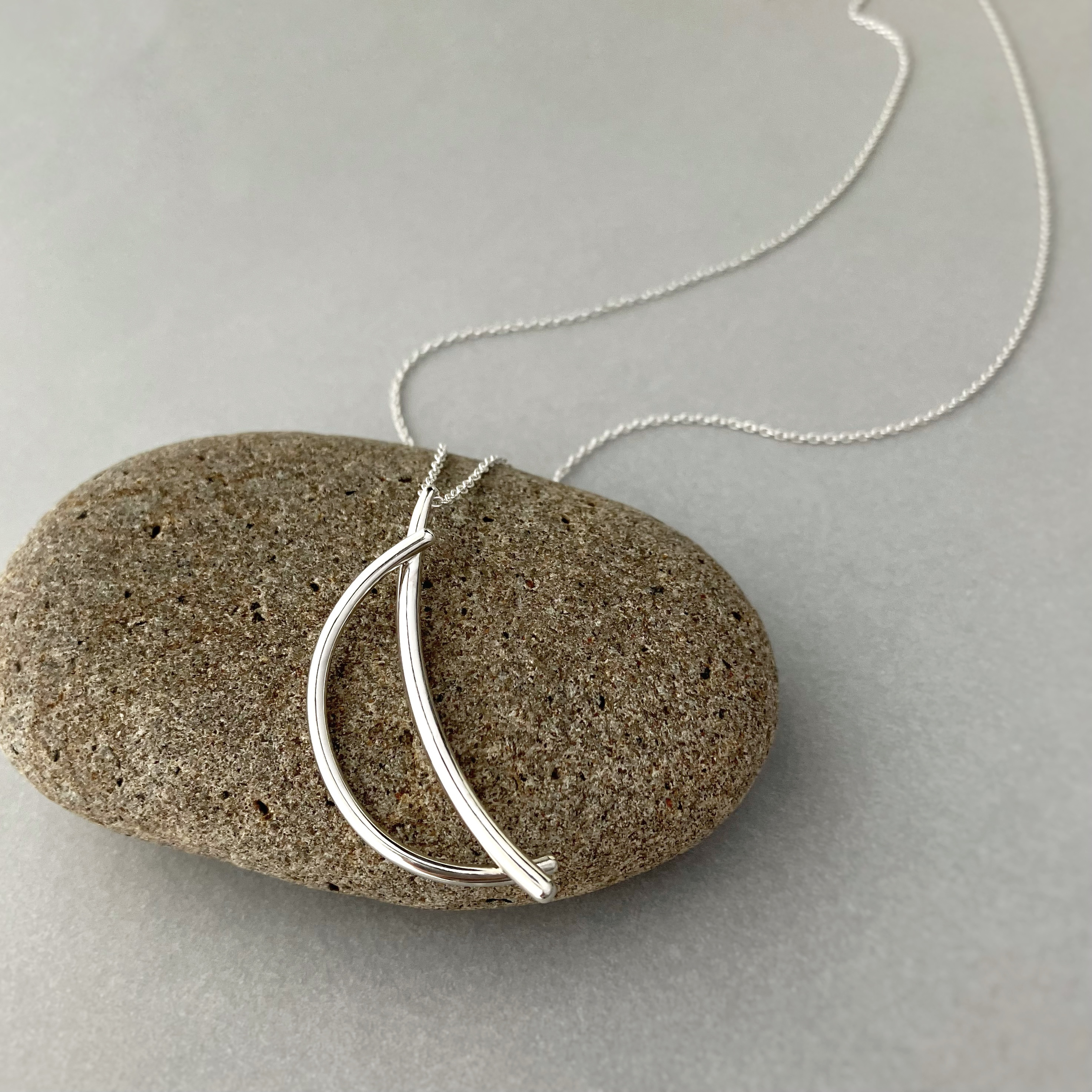 ニュアンスムーン　ロングネックレス　シルバー925 75cmチェーン 月モチーフ　シンプル