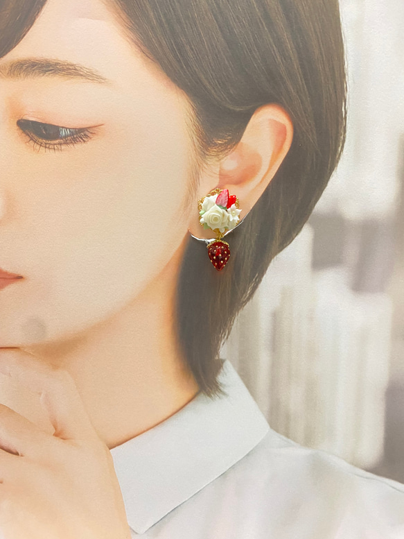いちごと薔薇のイヤリング サージカルステンレス イヤリング
