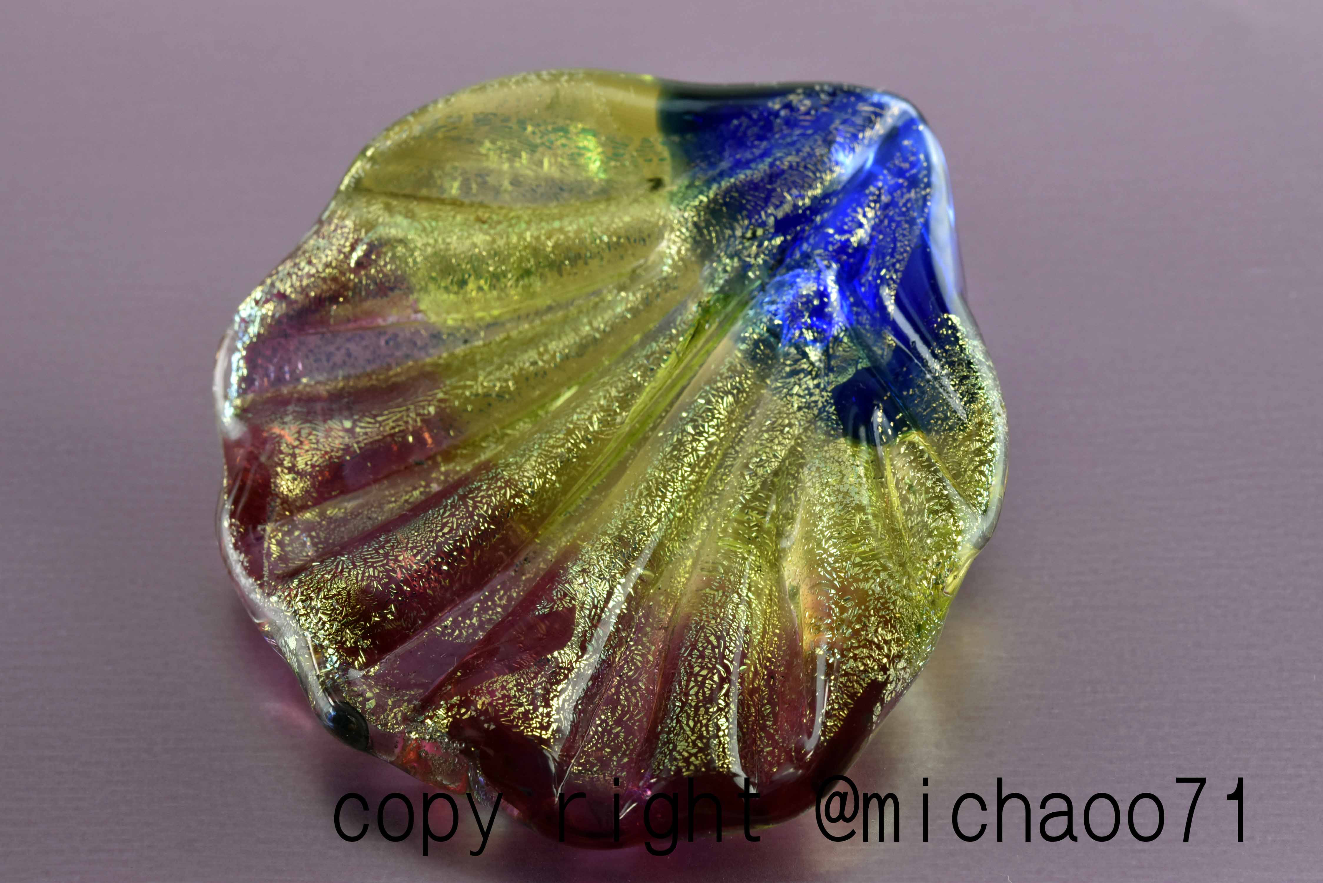 創作トンボ玉　　shellfish　アートガラスのジュエリーペンダントトップ(*10748-489ｙ）作家物一点物