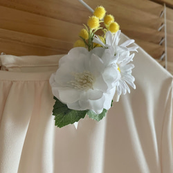 【ｱｰﾃｨﾌｨｼｬﾙﾌﾗﾜｰ】ﾎﾜｲﾄﾛｰｽﾞ　ミモザーのｺｻｰｼﾞｭ・・ハレの日、フォーマル、卒入学コーデ 1枚目の画像