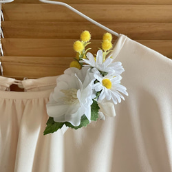 【ｱｰﾃｨﾌｨｼｬﾙﾌﾗﾜｰ】ﾎﾜｲﾄﾛｰｽﾞ　ミモザーのｺｻｰｼﾞｭ・・ハレの日、フォーマル、卒入学コーデ 5枚目の画像