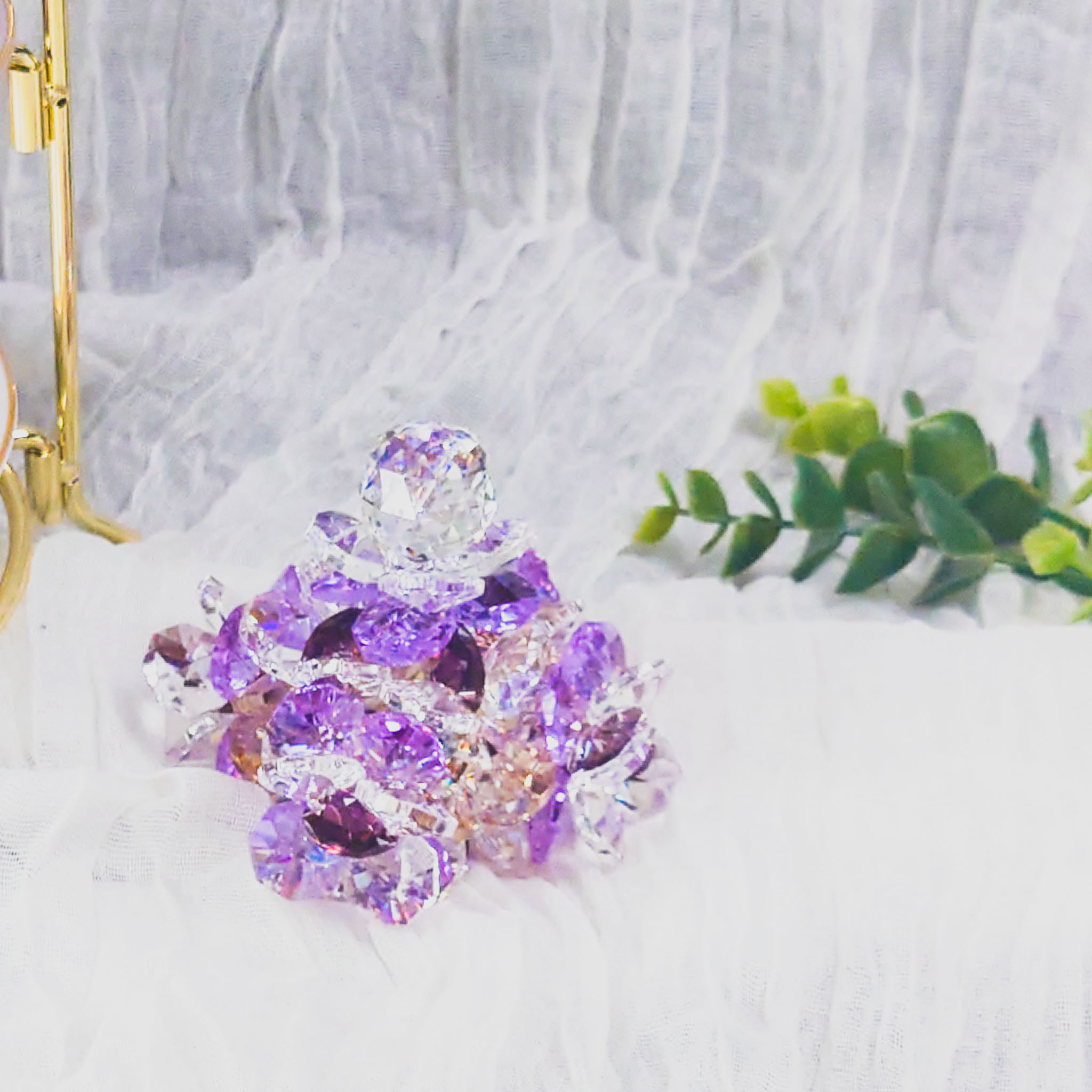 SN24C1018-01 アスフォー社製クリスタル使用　お花とボールのピラミッドのサンキャッチャー置き型◆パープル１