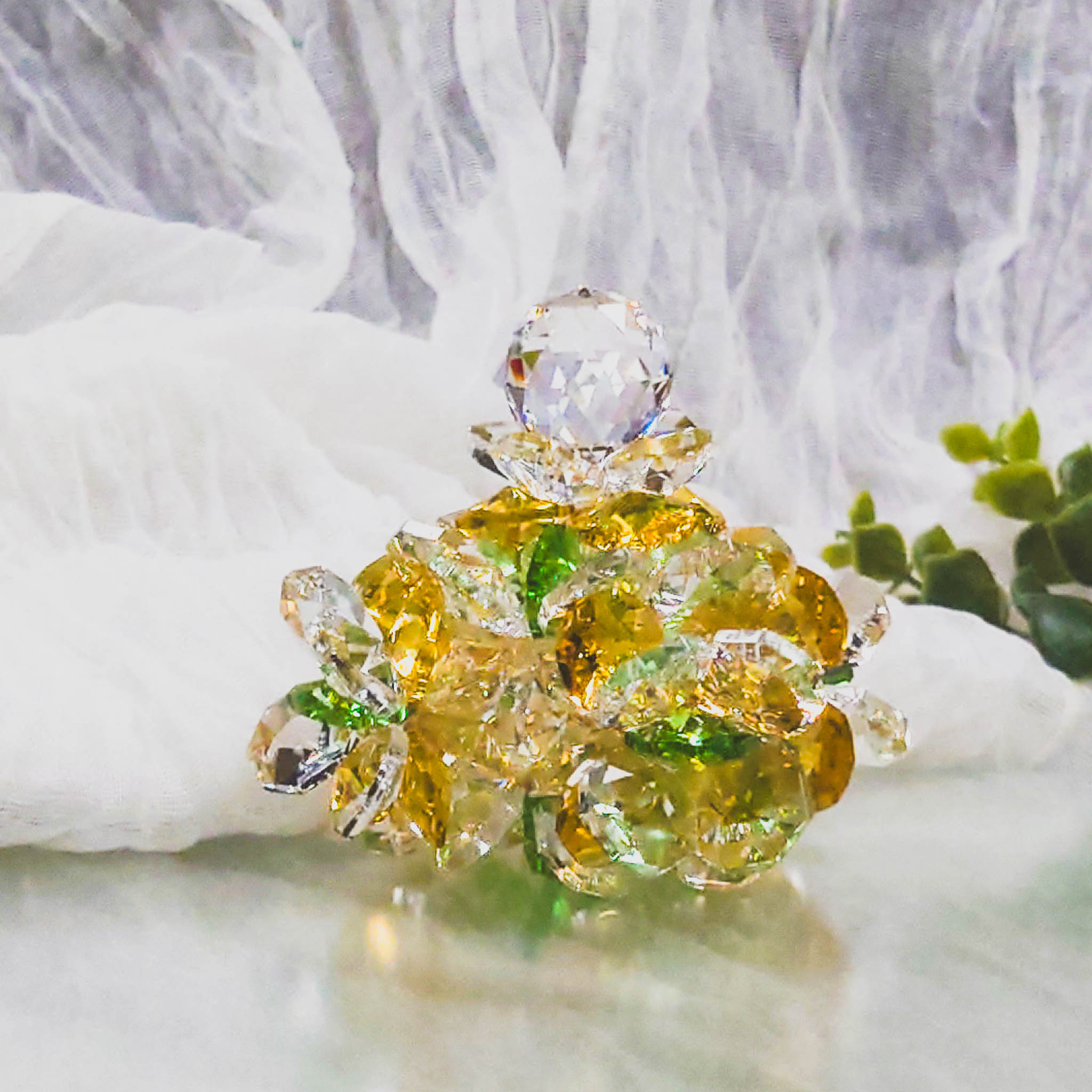 SN24C1018-05 アスフォー社製クリスタル使用　お花とボールのピラミッドのサンキャッチャー　置き型◆イエロー１