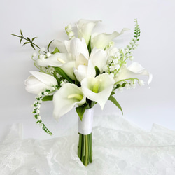 チューリップ カラー スズランのシンプルウェディングブーケ