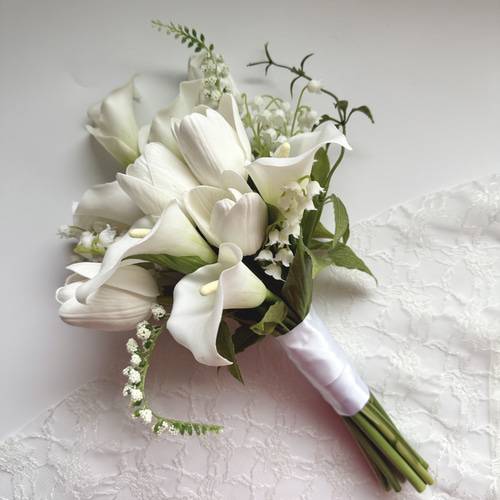 チューリップ カラー スズランのシンプルウェディングブーケ