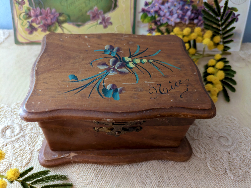 フランスアンティーク　スミレとミモザのモシュリンヌ