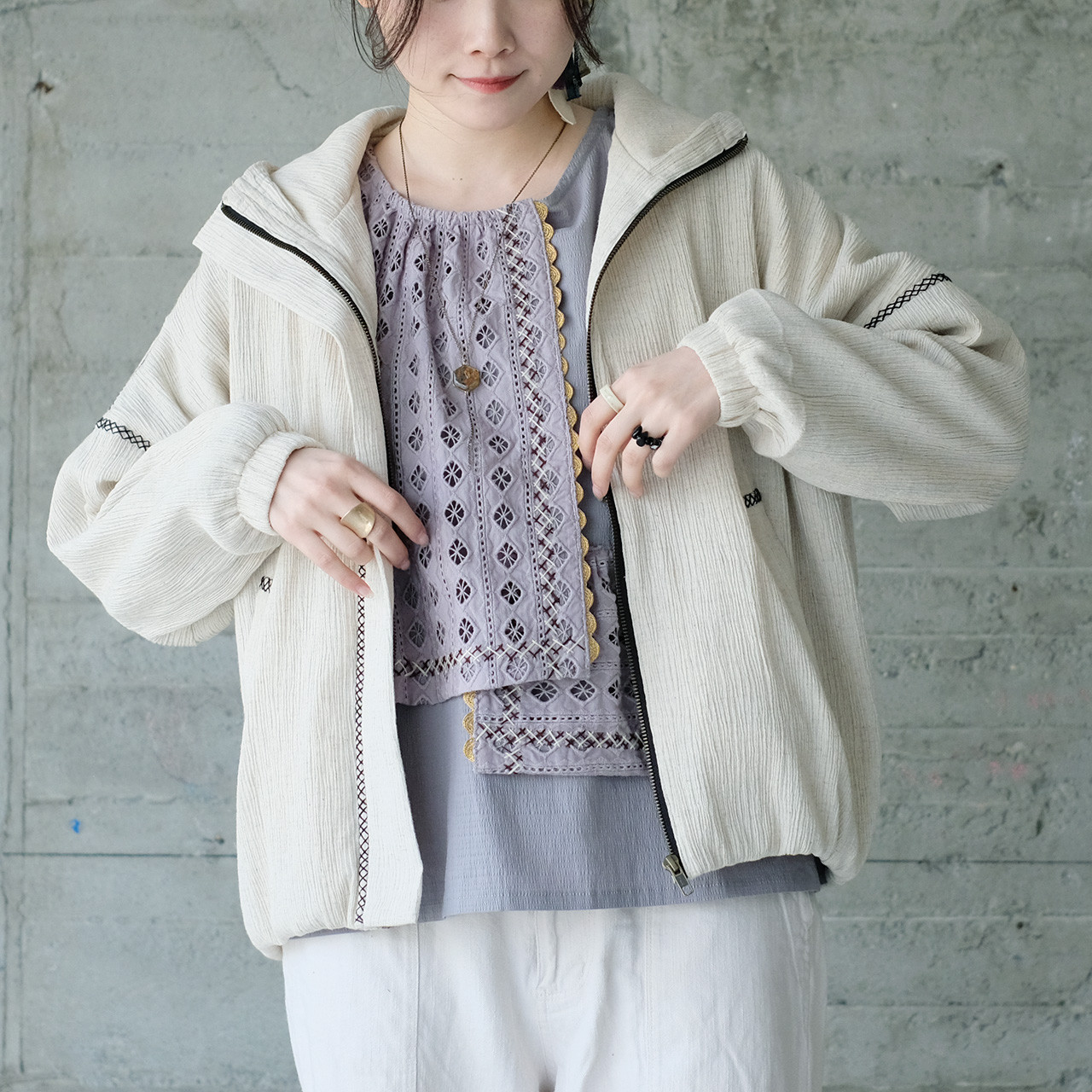 風合いを纏う◎軽アウターになるコットンクレープフーディージャケット（25s-05）エクリュver1