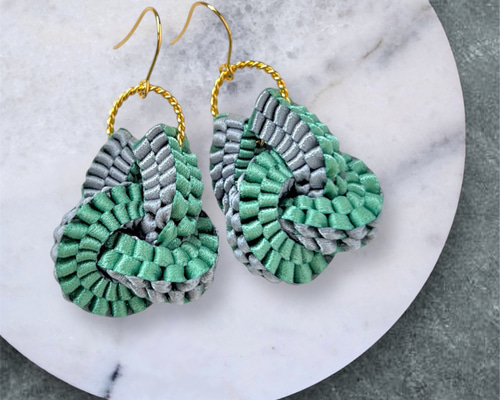 リボンでできたつながるピアス/イヤリング変更可/ミントグリーン