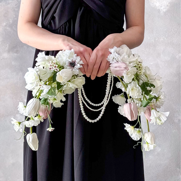 チューリップ　ブーケ　アーティフィシャルフラワー　造花　リボン　パール　結婚式 チューリップのクラッチブーケ【アーティフィシャルフラワーの