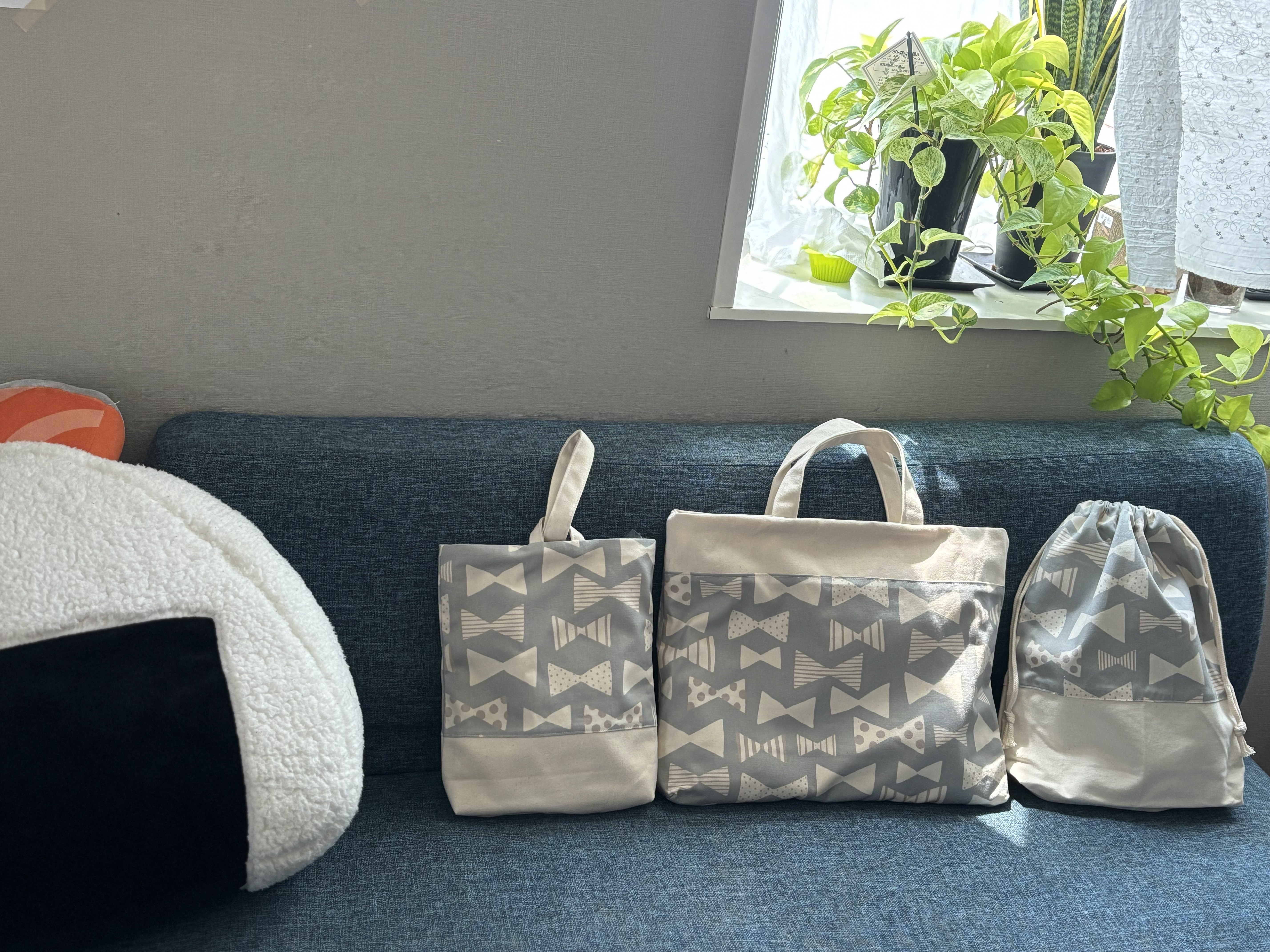 【入園入学３点セット】北欧風リボン柄コットンのレッスンバッグ・シューズバッグ・体操服袋 かわいい　レトロ