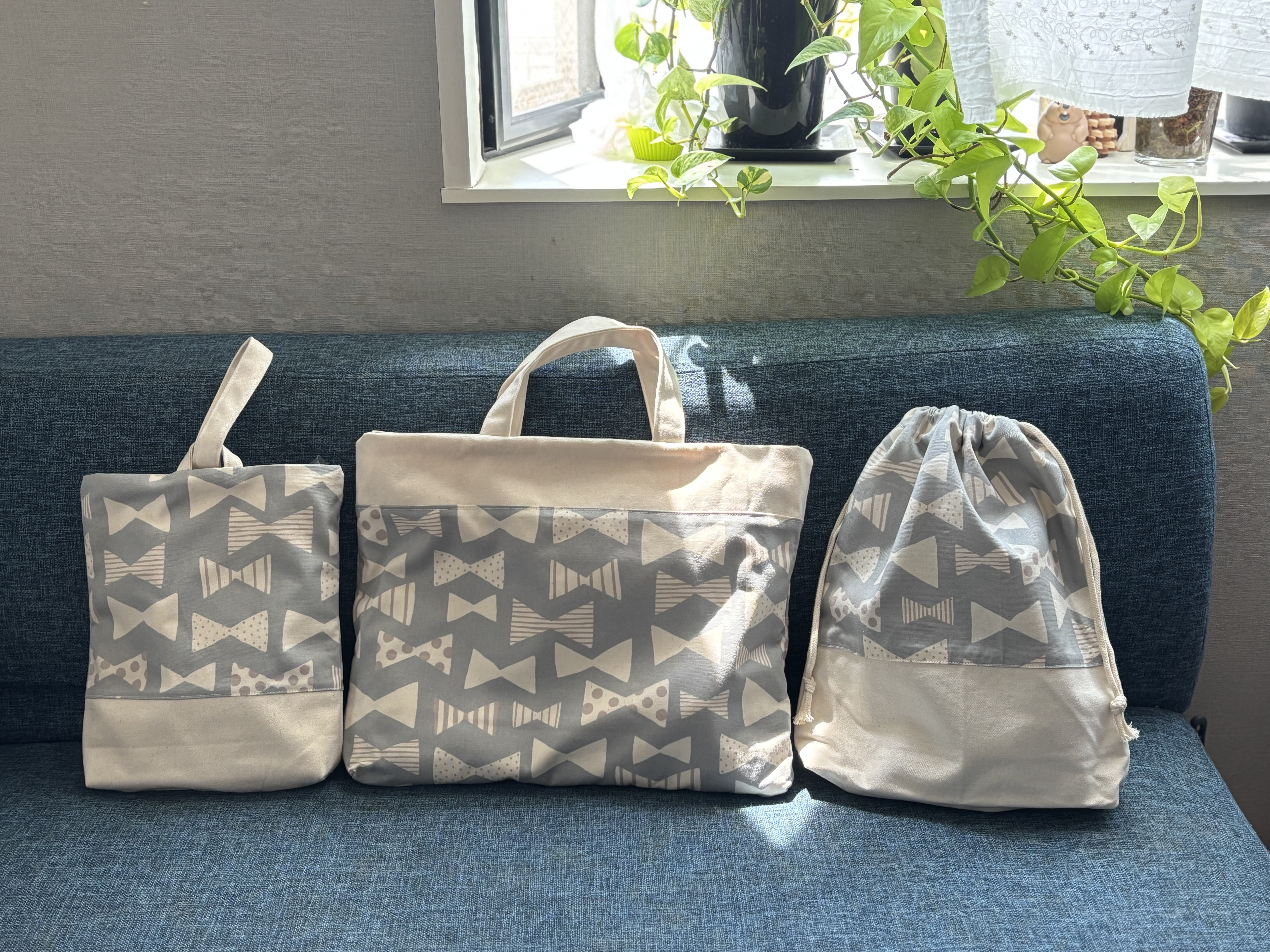 【入園入学３点セット】北欧風リボン柄コットンのレッスンバッグ・シューズバッグ・体操服袋 かわいい　レトロ