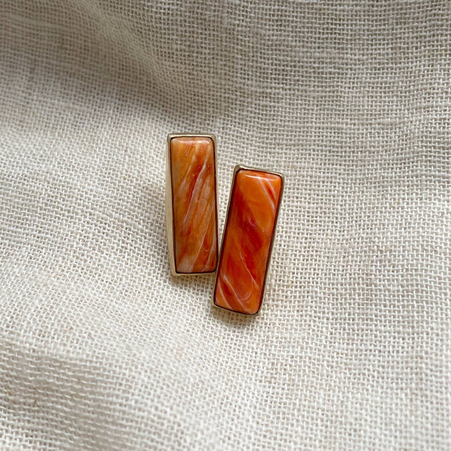 長方形 スパイニーオイスター 真鍮 / 14金ゴールドフィルド スタッドピアス