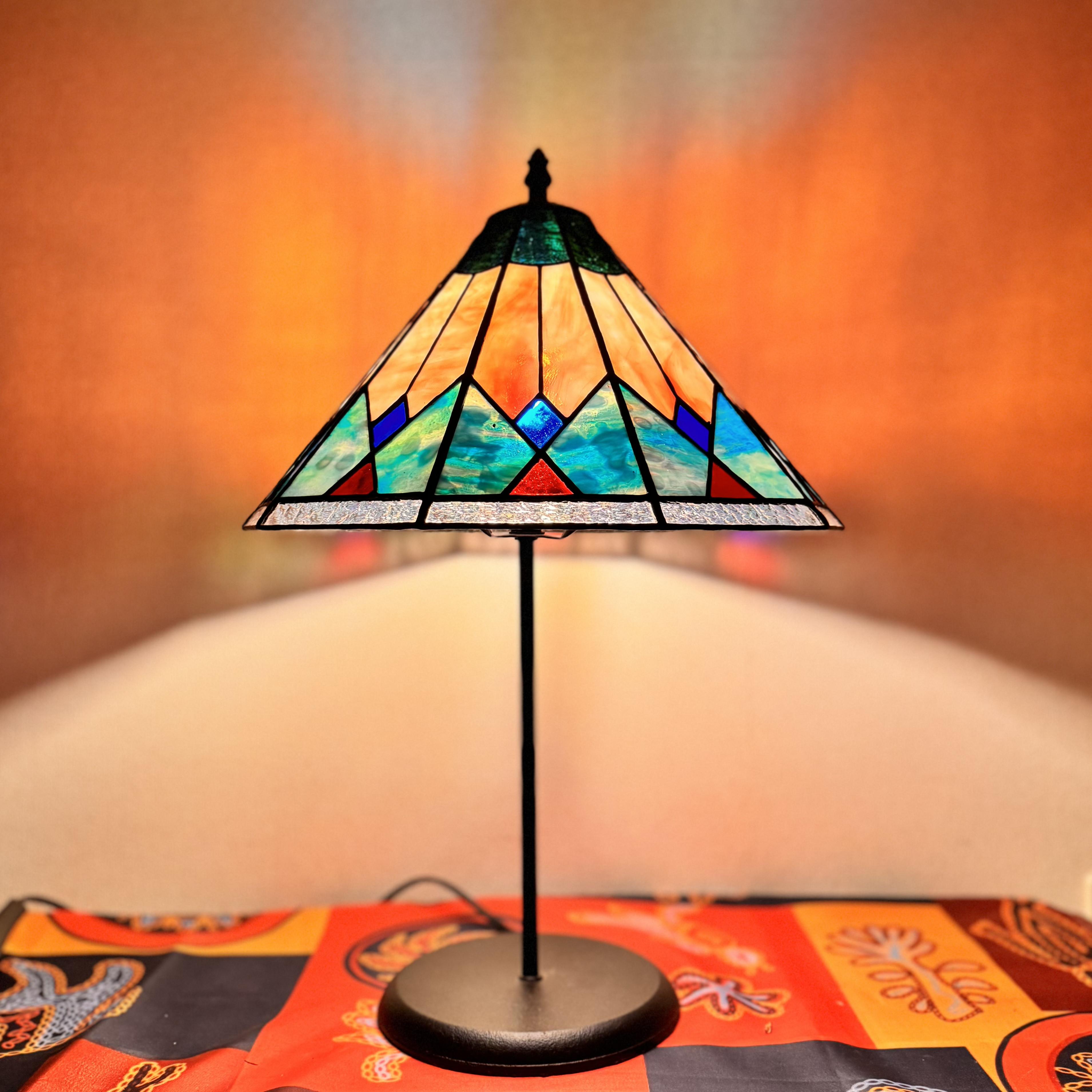 光の色を楽しむ、ステンドグラス ランプシェード ペンダントライト ランプスタンド
