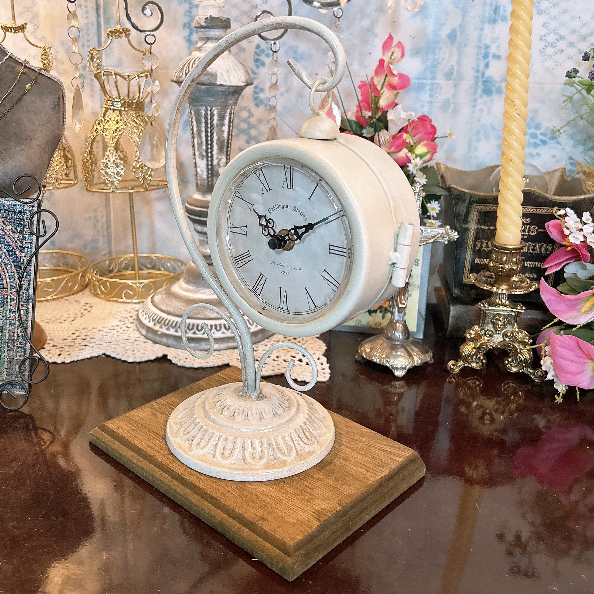 オールドイングリッシュデザイン ハンギング式スタンドクロック 両面時計（ホワイトアンティーク）