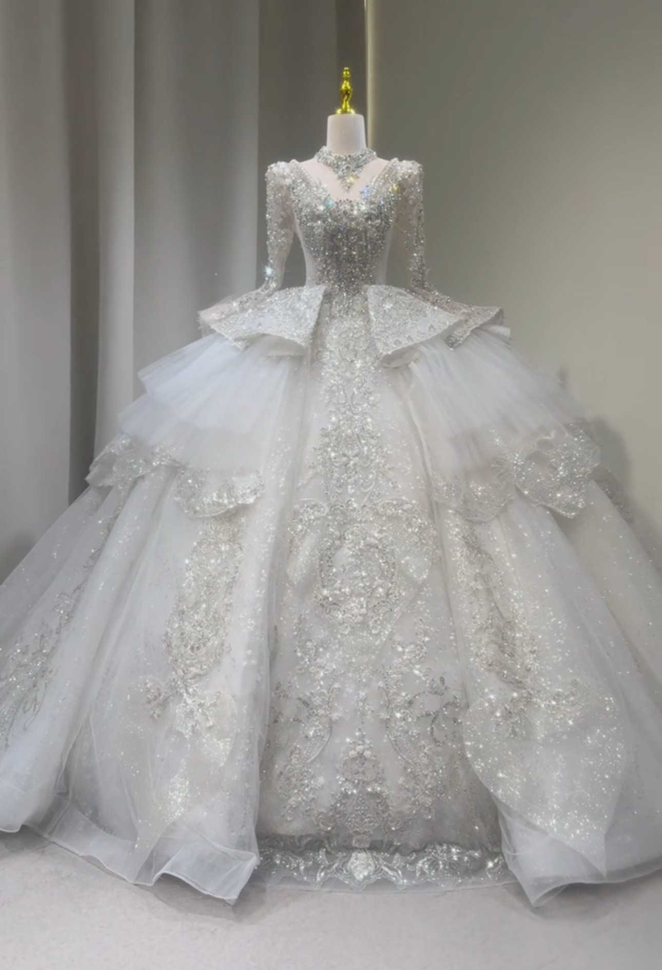 抜群のおしゃれ見え　贅沢なお花総レース　多層チュール　シースルー長袖　秋婚春婚　フレアスカート　ボリューム前撮りお呼ばれ