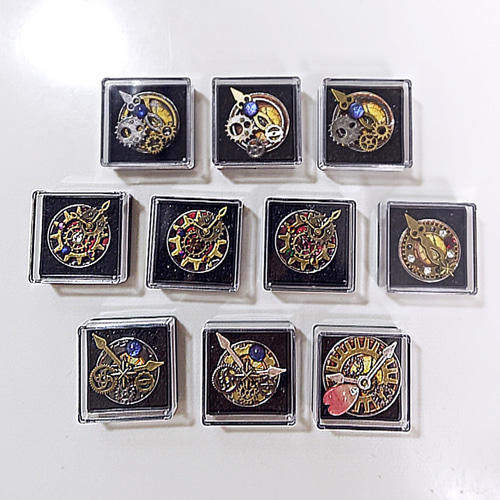 歯車と時計の針のピンバッジ（ピンズ）*10種類 ピンバッチ macaronic