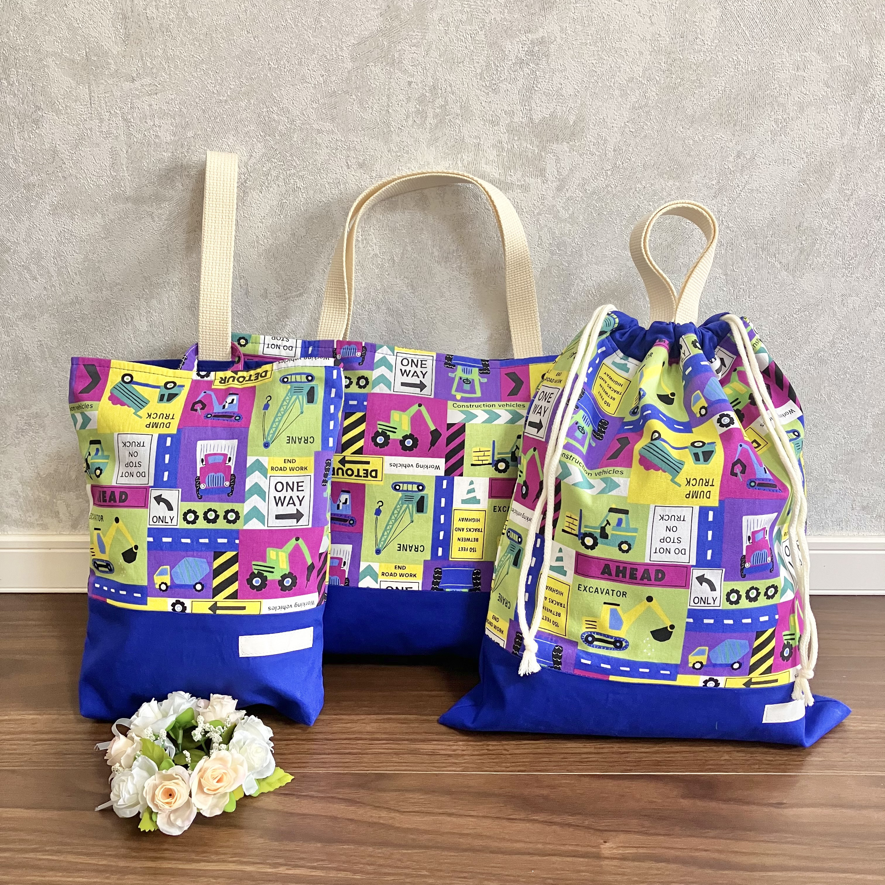 【はたらく車パッチワーク柄 入園グッズ3点セット】男の子 レッスンバッグ 体操着袋 シューズ袋上履き袋 小学生 幼稚園