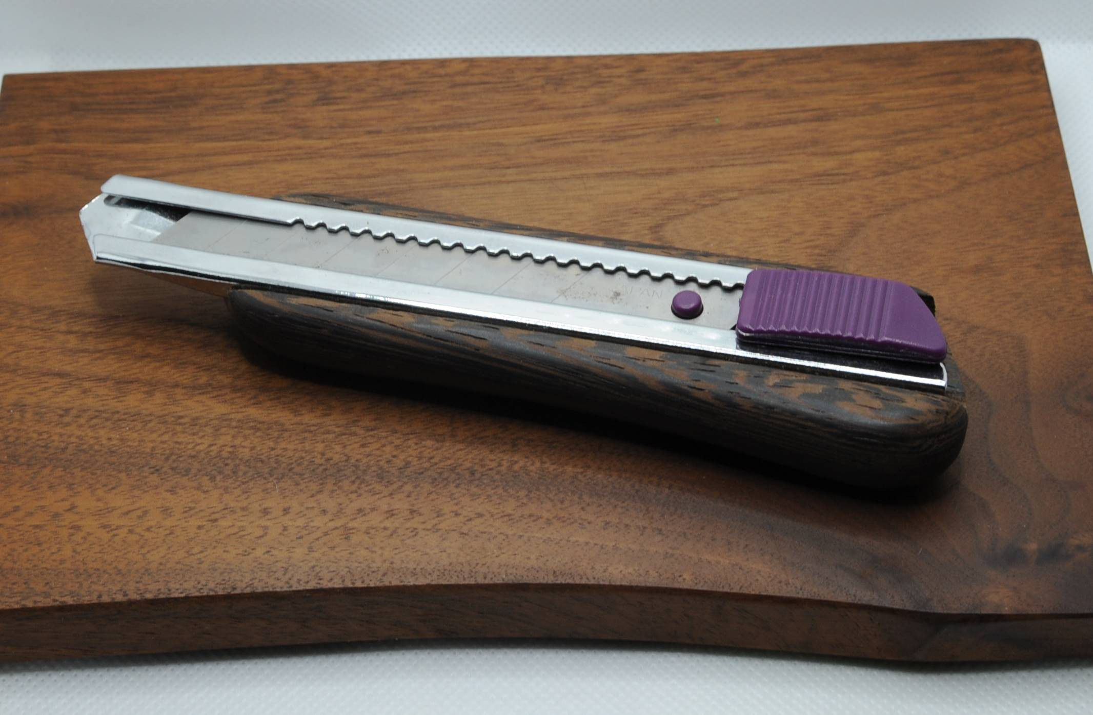 手作り 無垢材 木製 カッター  ウェンジ材 使用