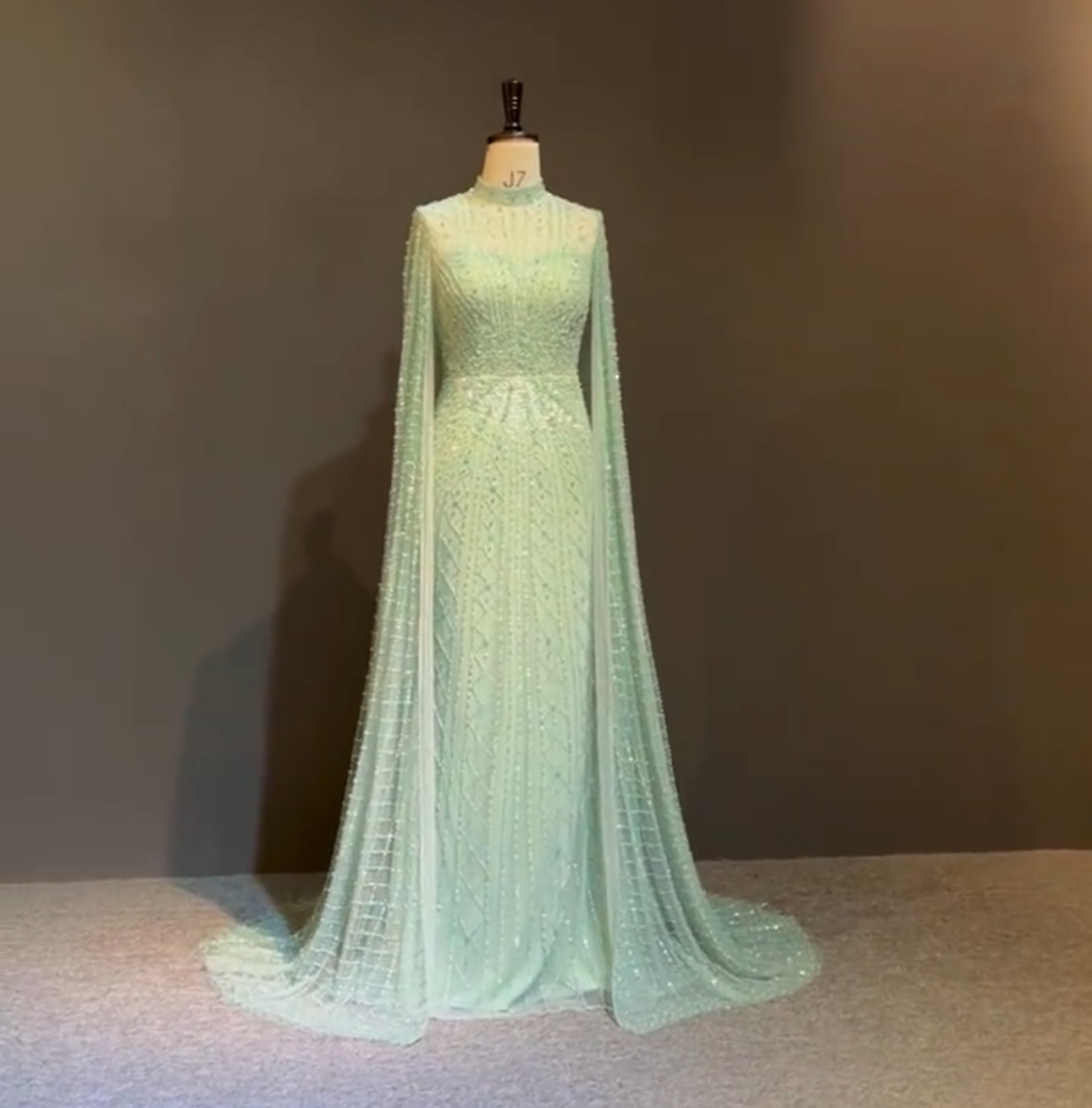 WEB限定　ミントグリーン　ファスナー　長袖　ジュエル　チュール　目立つ　オーダー可能　演奏会音楽会発表会教会式人前式