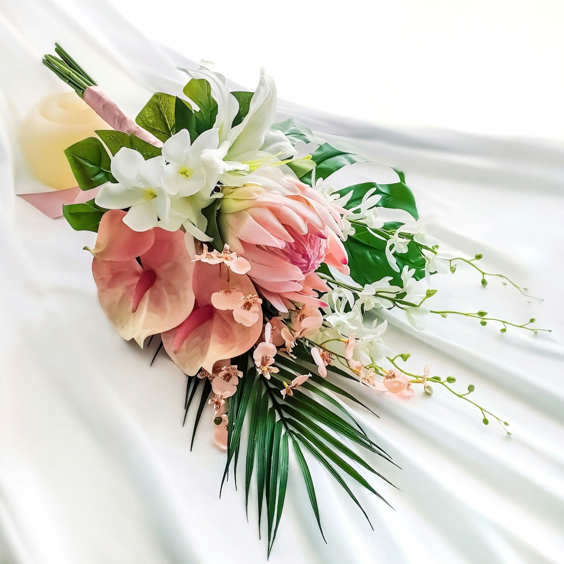 【生花に見える】ピンク プロテア アンスリウム プルメリア 南国ウェディングブーケ 海外挙式 前撮り 造花ブーケ