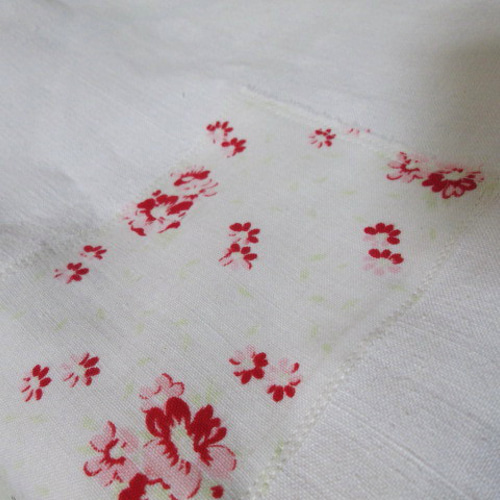 フランスアンティーク/モノグラムシーツ赤刺繍/イニシャルシーツ フランスアンティーク赤いイニシャル刺繍とシャビーシック花柄