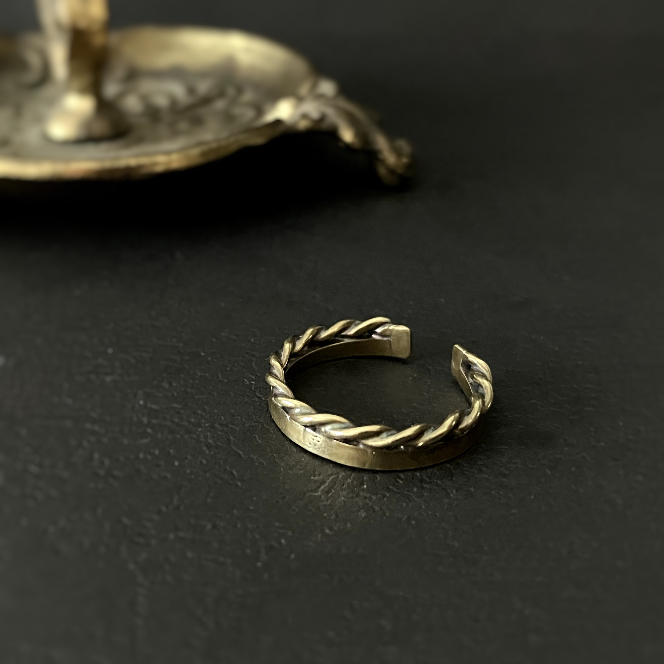 2way[ツイスト2連] ring∞イヤーカフ 4.0mm幅 brass 重ね着け