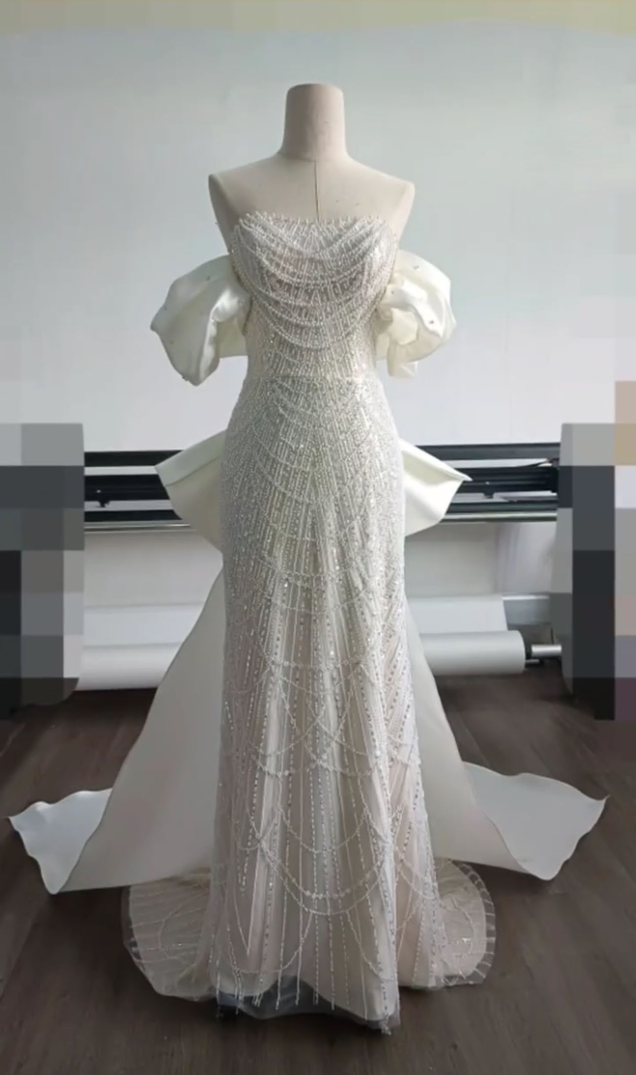 大人気！アンティーク　バックリボン　高級サテン　オフショルダー　胸フリル　二の腕を隠せる　スパコール　豪華　二次会ドレス