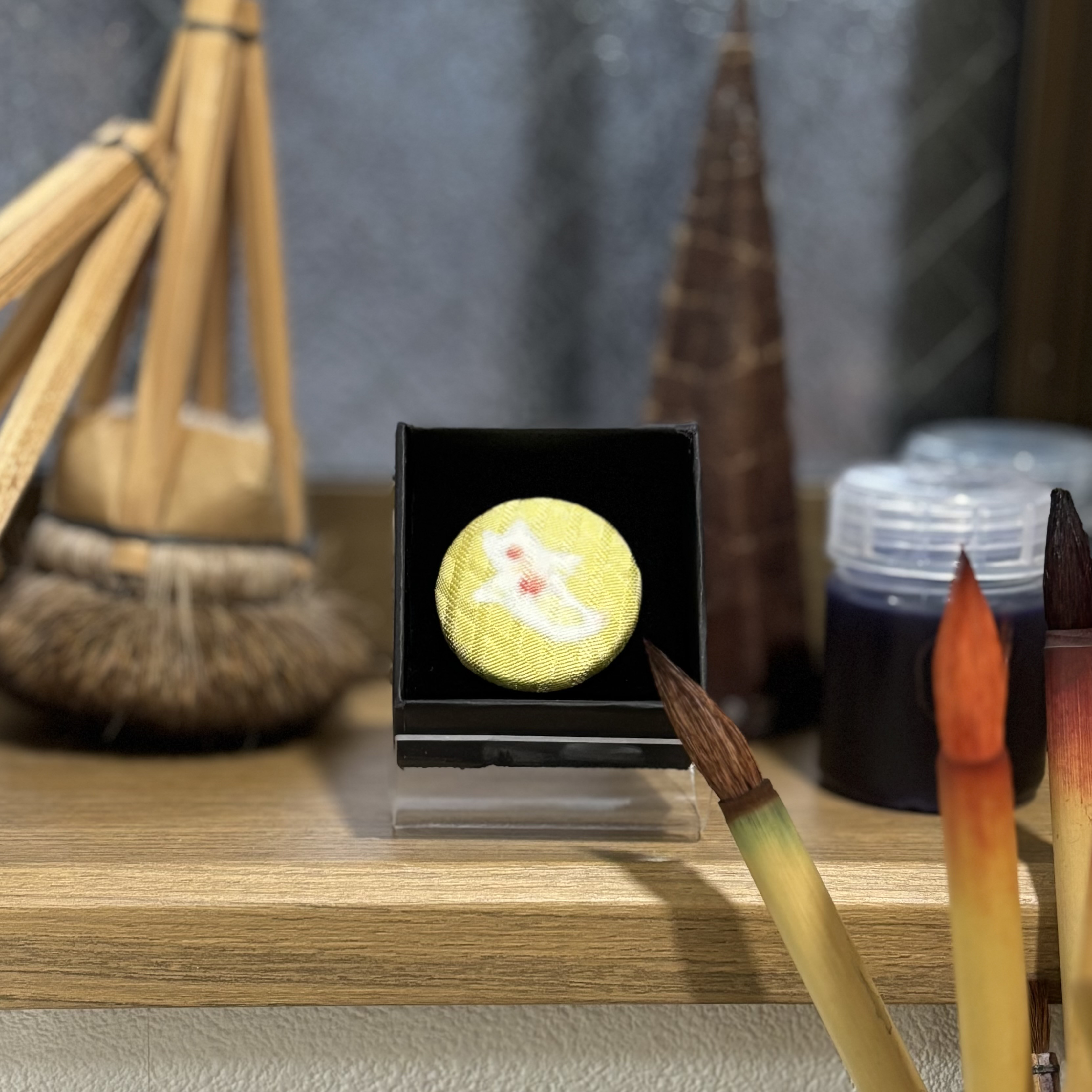 【伝統工芸】手描友禅染による帯留め　クリオネ