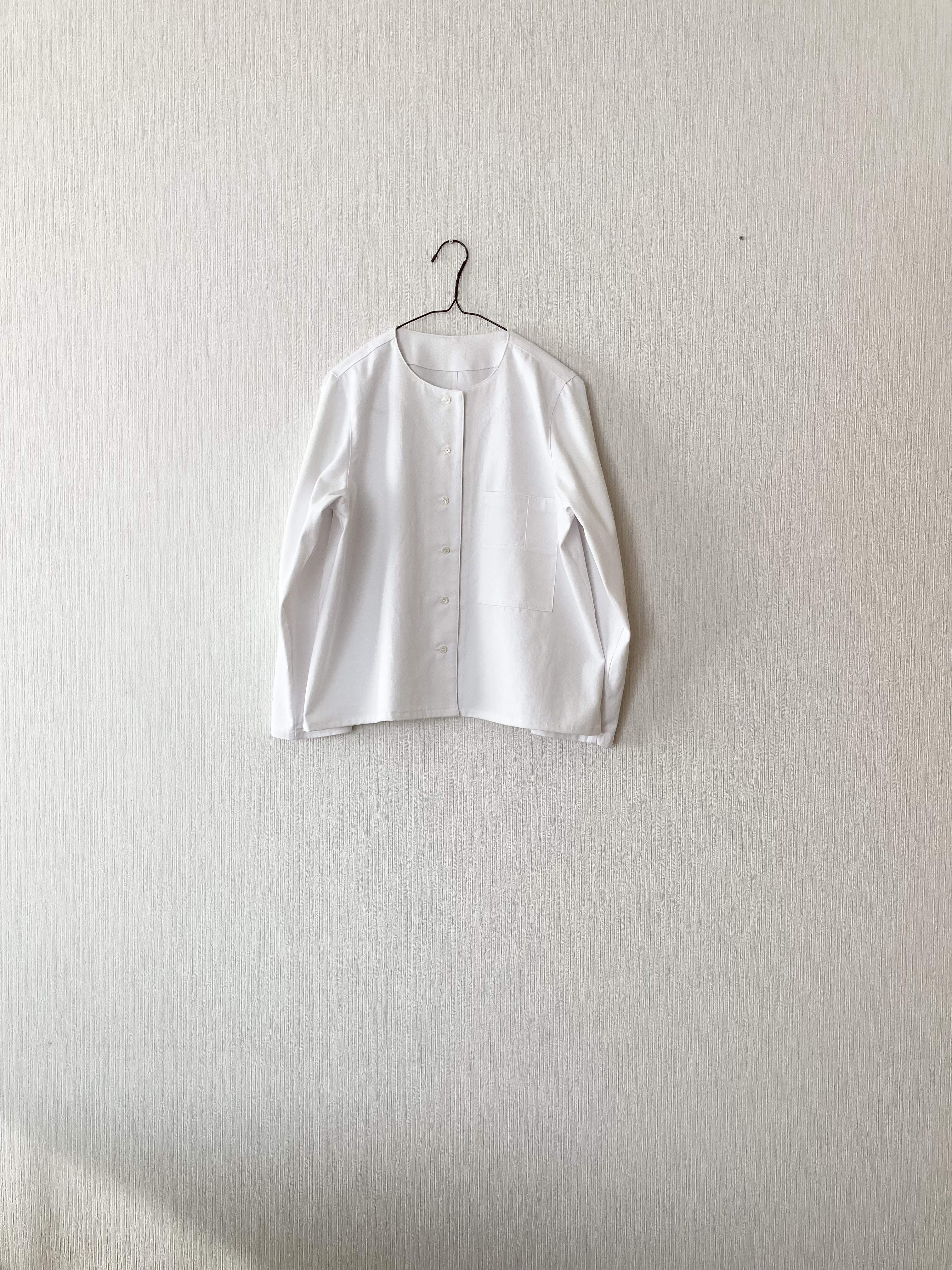 まっ白ブラウス