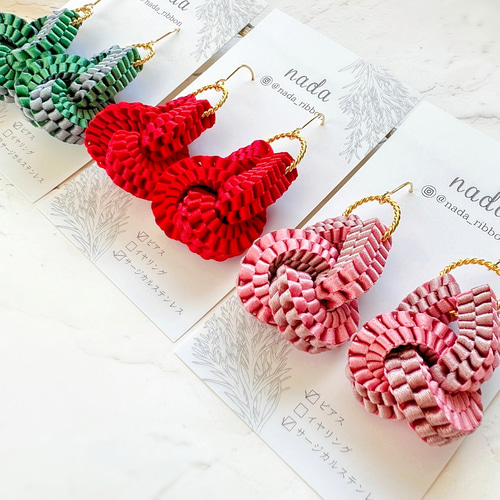 リボンでできたつながるピアス/イヤリング可/ルビー色/レッド