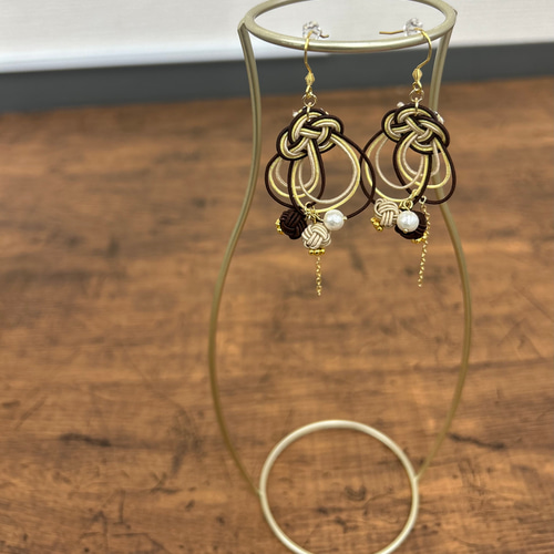 水引 喜梅ピアス 茶×キライエロー×ベージュ ピアス（フック・チェーン