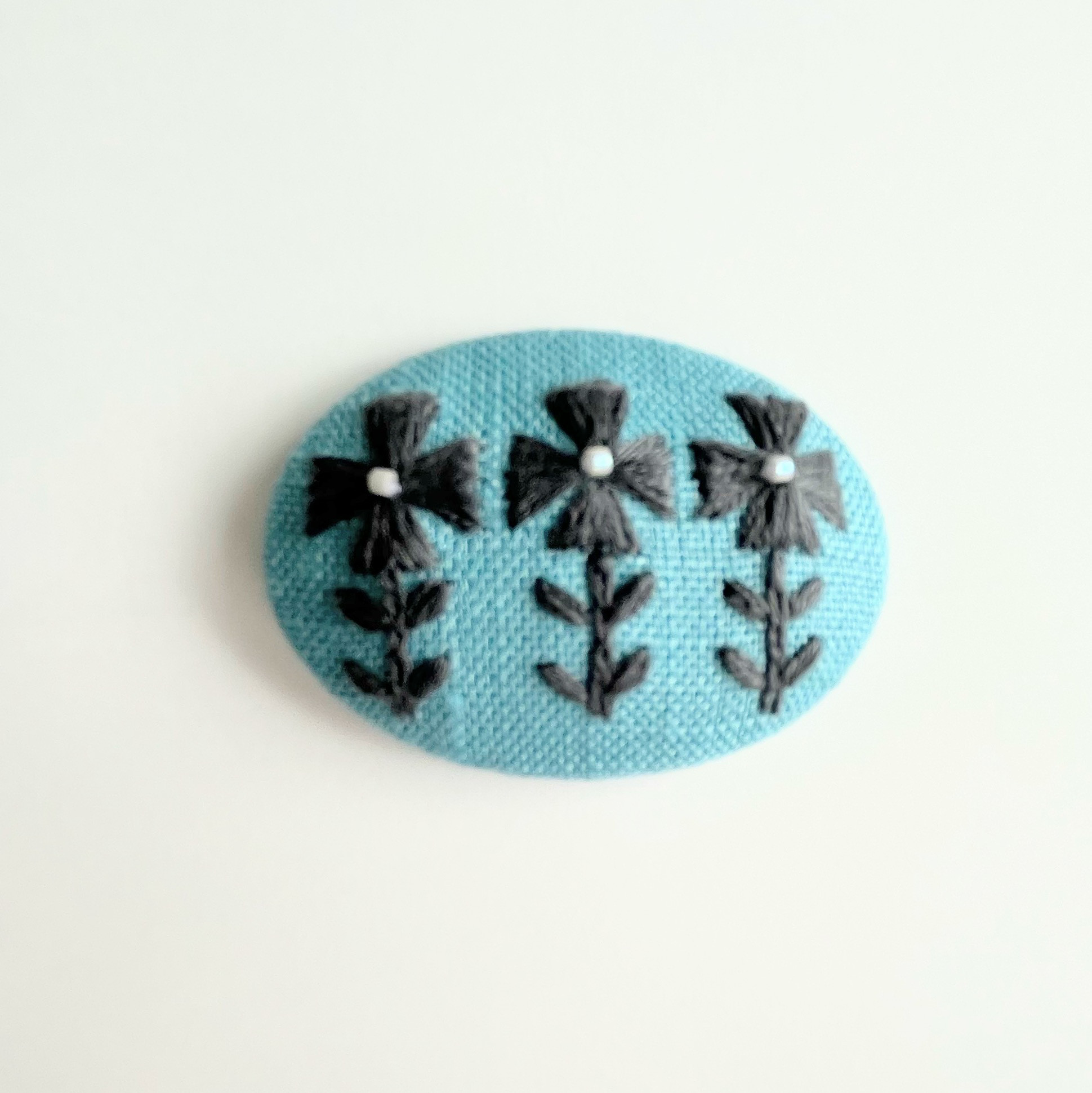 北欧風お花の刺繍ブローチ【hokuo】#359