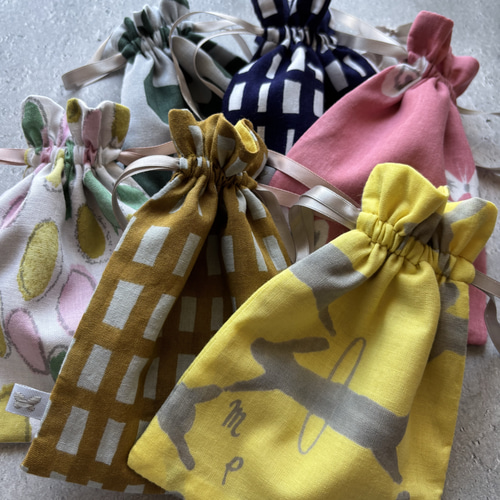 ハンドメイド ミナペルホネン anone-anone マチが可愛い巾着バッグ ハンドメイド ミナペルホネン anone-anone マチが可愛い巾着バッグ