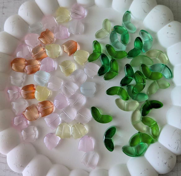 ３点以上送料無料【SALE】ガラスビーズ：チューリップの素：赤色以外のミックスカラー：約１０ミリ：２０セット 1枚目の画像