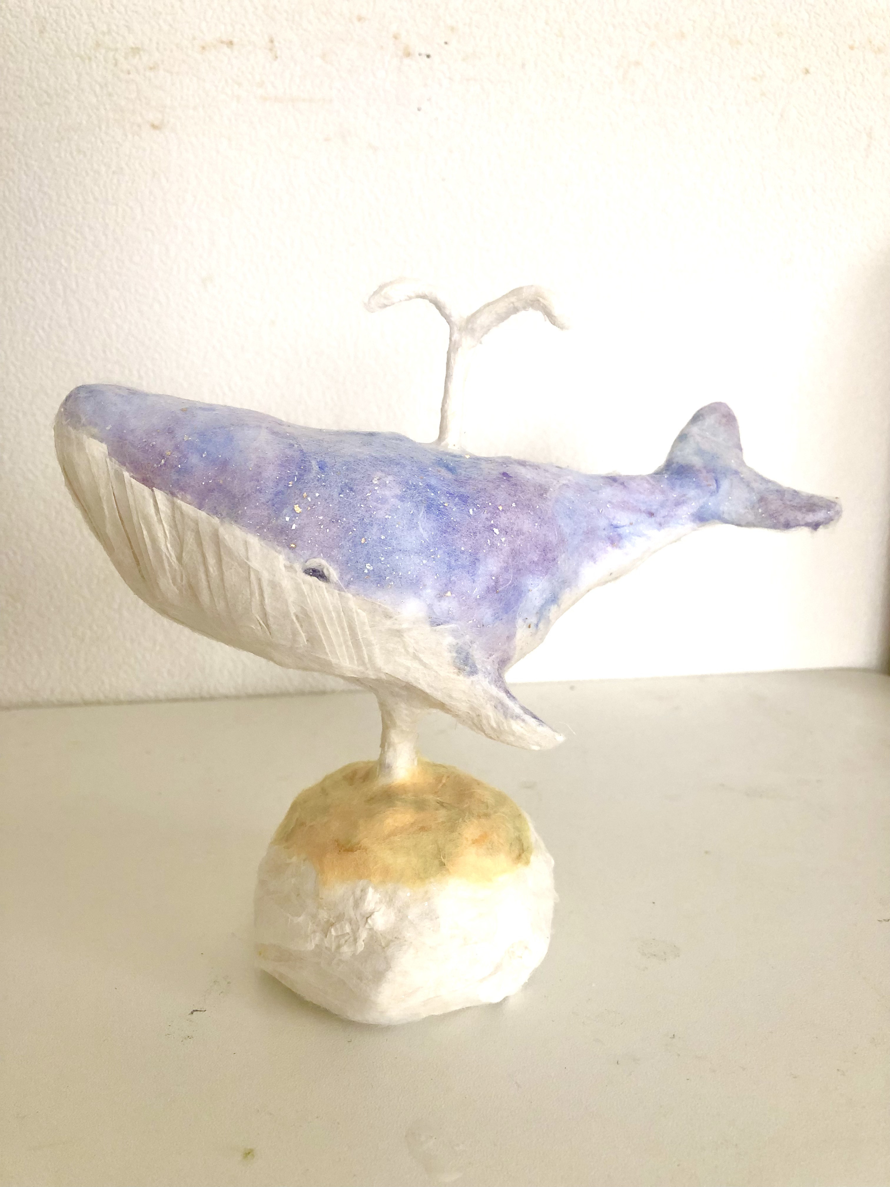 和紙のクジラ台座付き