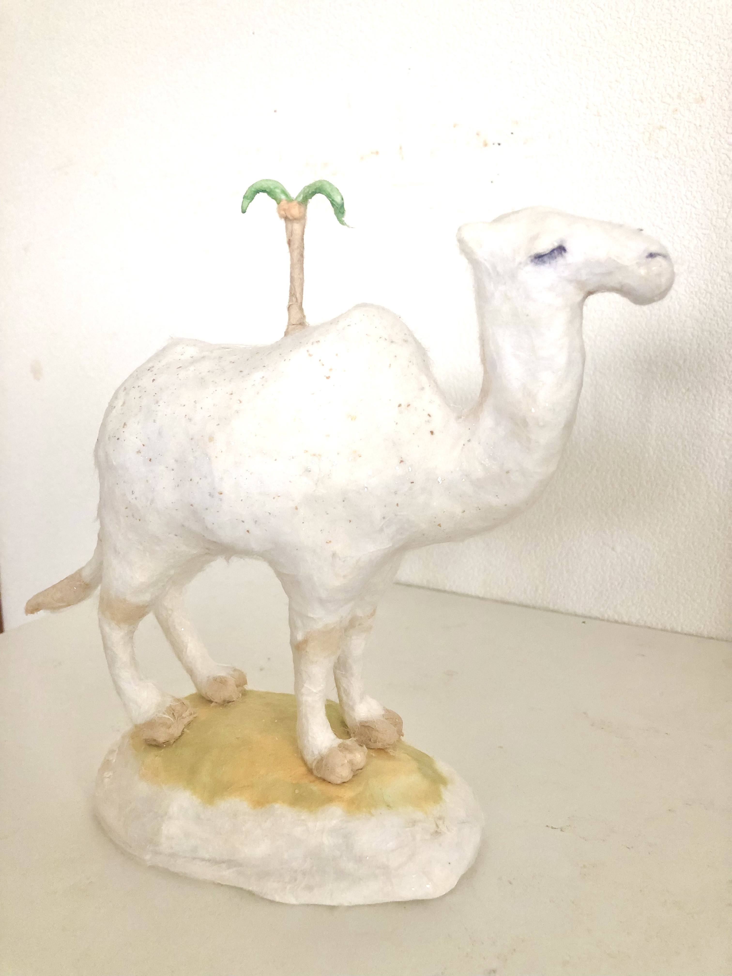 和紙のラクダ台座付き