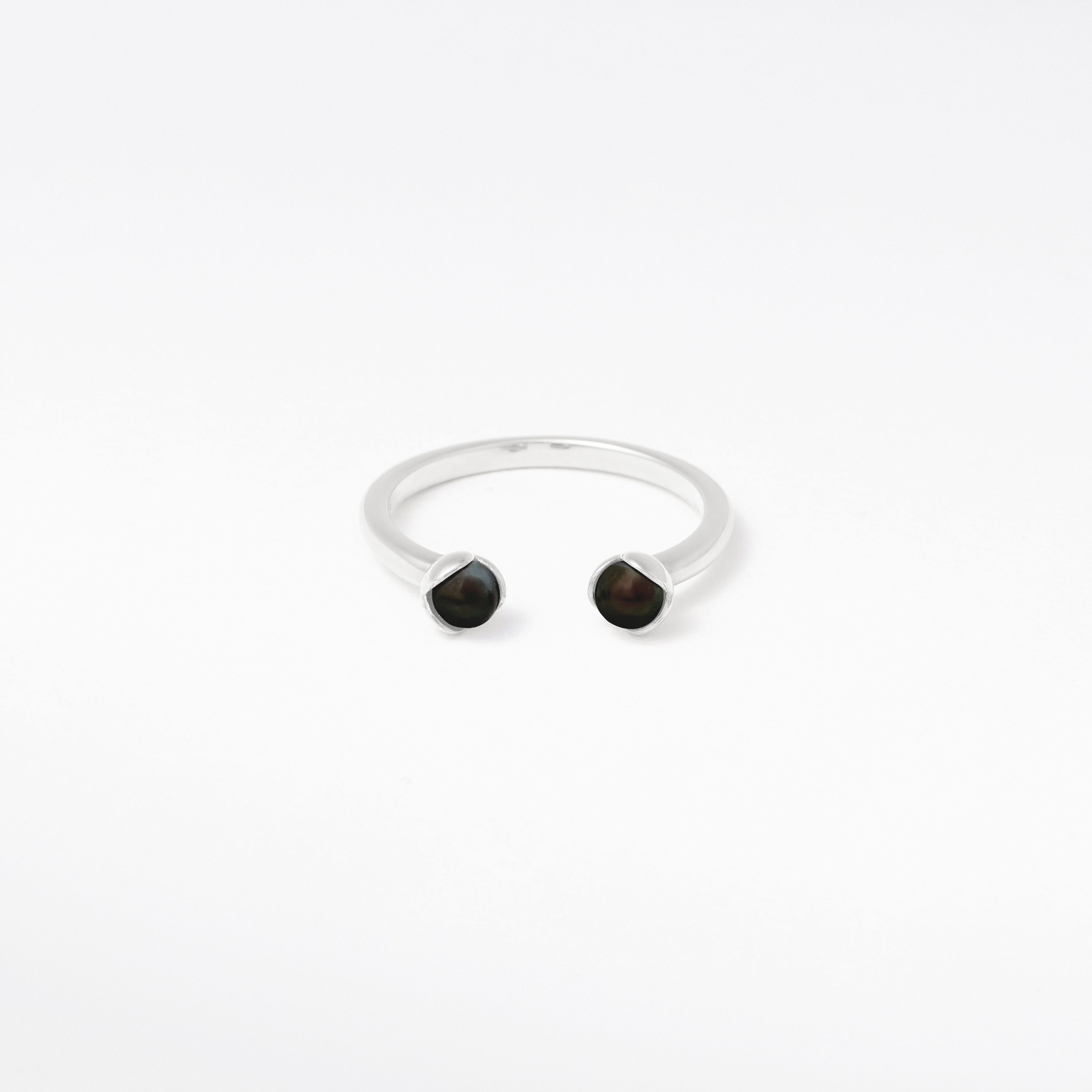 double pearl ring / silver / black