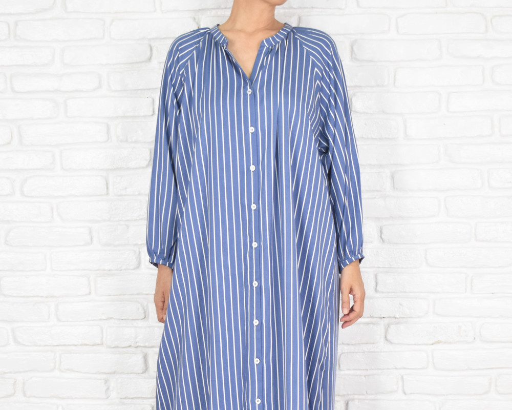 再販！ストライプ柄スキッパー長袖ワンピース　シャツワンピース　ブルー