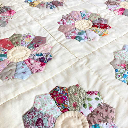 大きめドレスデンのパッチワークタペストリー パッチワークキルト