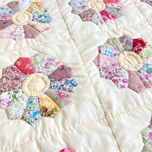 大きめドレスデンのパッチワークタペストリー パッチワークキルト