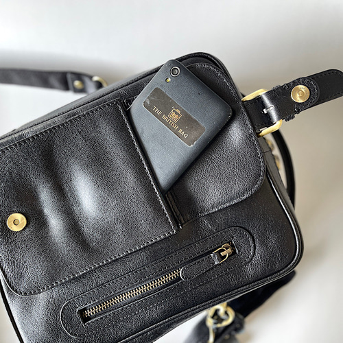 英国デザイン牛革かばんValise TALL BOXショルダー ブラックBuff