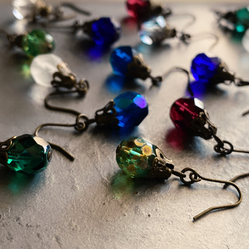 チェコガラスの一粒ピアス アンティークテイスト ピアス（スタッド・一