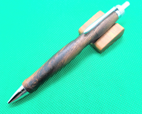 【Mino】完成しました。　木軸　手作り　木のペン モンキーポッドの木軸ボールペン ペン・筆記用具 工房詩華 通販